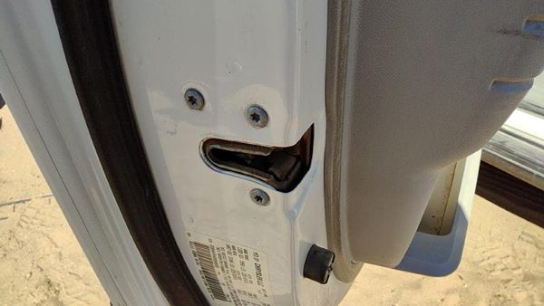 2008-2010 Dodge Grand Caravan Driver Left Front Door Latch With Rods/Cables Oem — photo 1