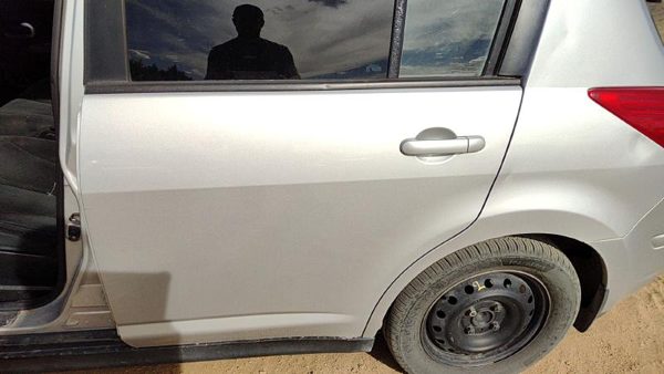 2010 Nissan Versa Rear Door LH Silver K23 — photo 2