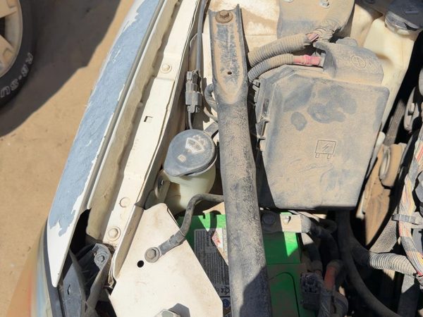 06-07 Monte Carlo Windshield Washer Fluid Reservoir With Pump Oem Wiper Tank — photo 1
