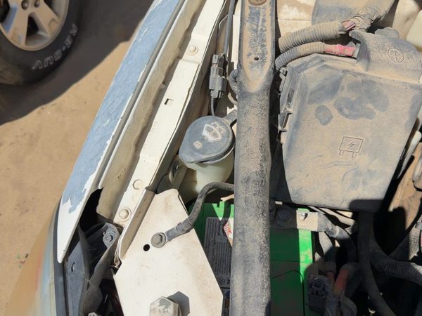 06-07 Monte Carlo Windshield Washer Fluid Reservoir With Pump Oem Wiper Tank — photo 4