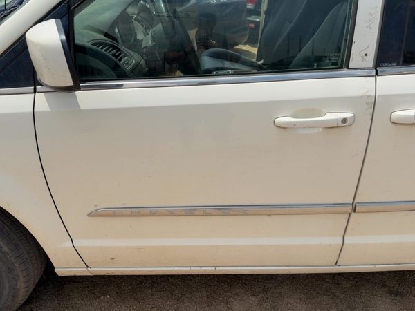 2012 Dodge Grand Caravan Front Door LH White PW1 — photo 2