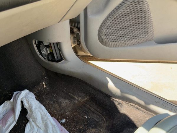 2006-2007 Chevy Monte Carlo Passenger Right Lower Kick Trim Panel Oem Gray 832 — photo 1