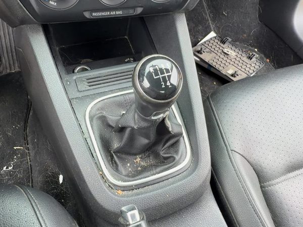 2014 Vw Jetta Floor Shifter Lever Assembly Oem Shift Unit Manual Transmission — photo 1