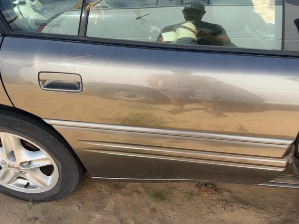 1999 Pontiac Bonneville Rear Door RH Gold — photo 2