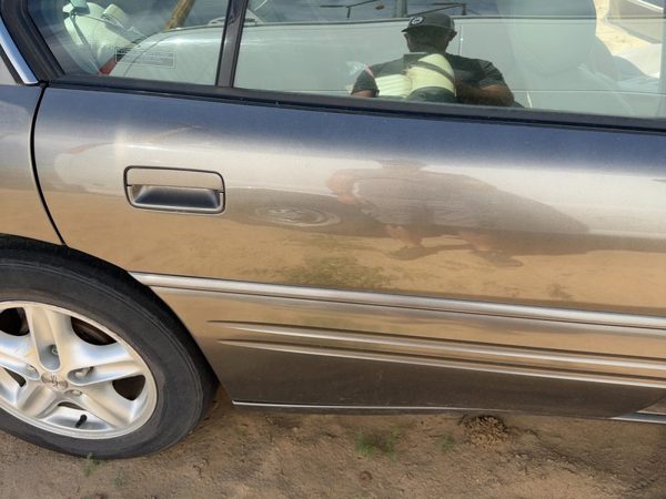 1999 Pontiac Bonneville Rear Door RH Gold — photo 3