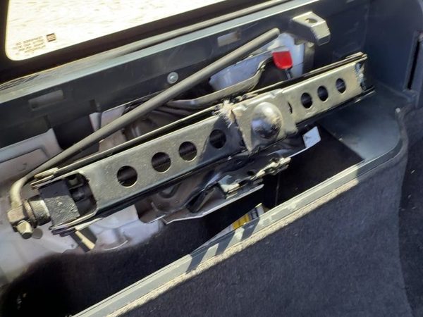 1995-2005 Chevy S10 Blazer 4 Door Jack Tool Kit Set Assembly Spare OEM 15099968 — photo 1