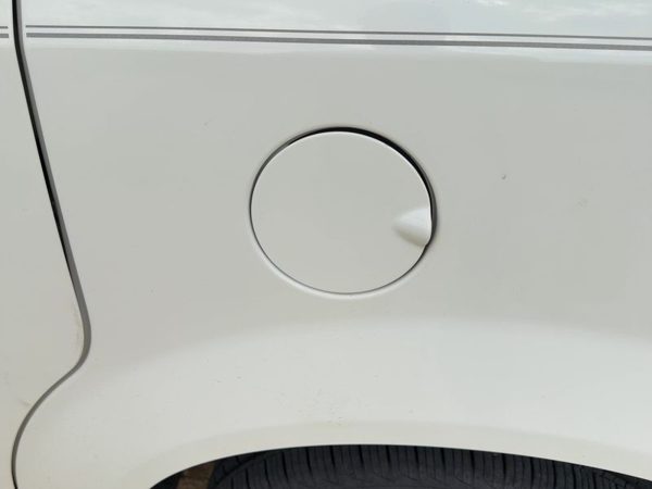 08-16 Town & Country Fuel Tank Door With Hinge Gas Lid Oem Filler White Pw1 — photo 1