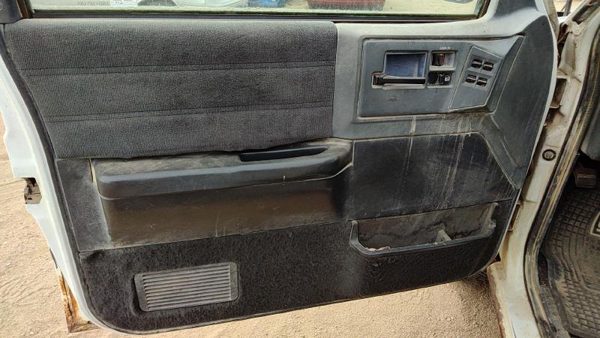 1993 Chevy S10 Blazer Driver Left Front Door Trim Panel With Master Switch Black — photo 1