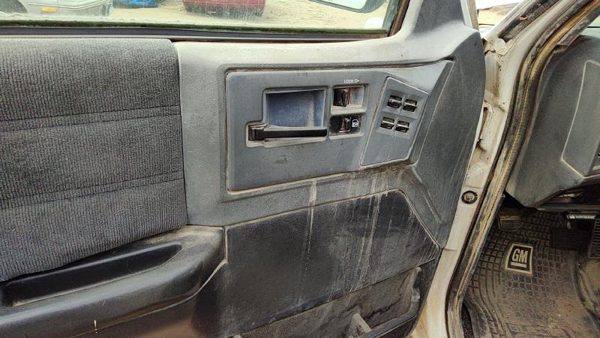 1993 Chevy S10 Blazer Driver Left Front Door Trim Panel With Master Switch Black — photo 4