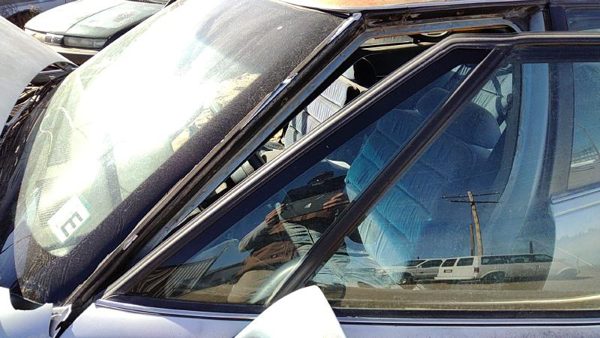 92-99 Buick Lesabre Driver Left Front Vent Window Small Door Glass With Frame — photo 1