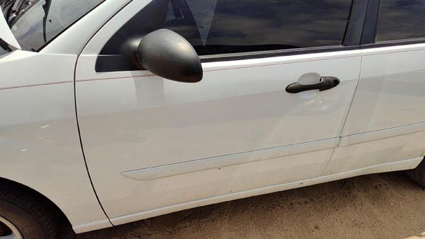 2000 Ford Focus Front Door LH White Yz — photo 3