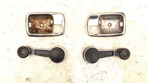 1971 Nissan 240Z Window Crank Inner Door Handle Bezel Pair Set Oem — photo 3
