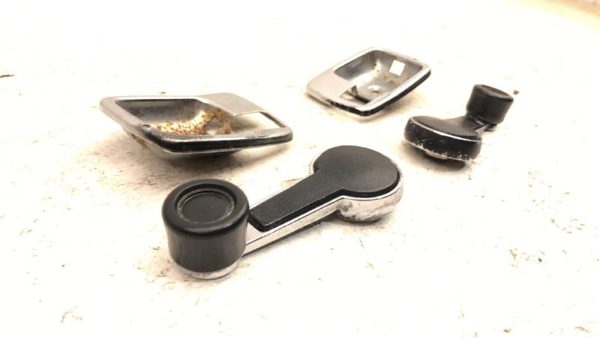 1971 Nissan 240Z Window Crank Inner Door Handle Bezel Pair Set Oem — photo 4