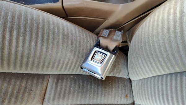 1984-1987 Ford Tempo Driver Left Front Seat Belt Buckle Receiver Oem Tan — photo 1