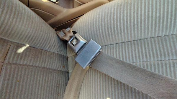 1984-1987 Ford Tempo Driver Left Front Seat Belt Buckle Receiver Oem Tan — photo 3