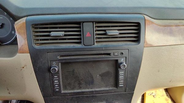 07-08 Grand Vitara Xl-7 Trim Bezel Around Radio Surround Dash Panel Oem Tan — photo 2