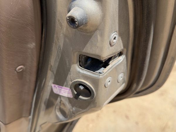 1997-2001 Toyota Camry Passenger Right Rear Door Latch With Rods/Cables Oem Back — photo 2