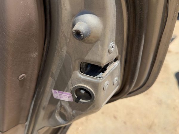 1997-2001 Toyota Camry Passenger Right Rear Door Latch With Rods/Cables Oem Back — photo 1