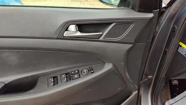 16-18 Hyundai Tucson Driver Left Front Inside Door Trim Panel Only Oem Black Try — photo 5