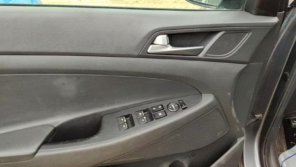 16-18 Hyundai Tucson Driver Left Front Inside Door Trim Panel Only Oem Black Try — photo 4