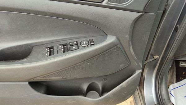 16-18 Hyundai Tucson Driver Left Front Inside Door Trim Panel Only Oem Black Try — photo 6