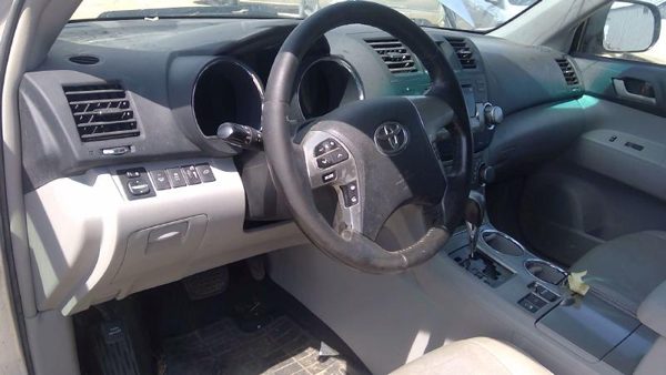 2012 Toyota Highlander — vehicle photo 3