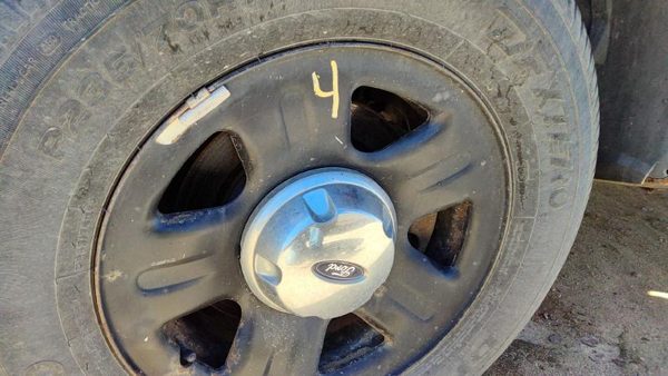 2005 Ford Explorer Wheel 4 — photo 3