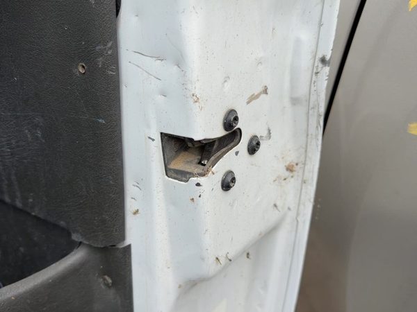 96-02 Express Van 2500 Passenger Right Front Door Latch With Rods/Cables Oem — photo 2