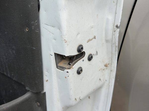 96-02 Express Van 2500 Passenger Right Front Door Latch With Rods/Cables Oem — photo 3