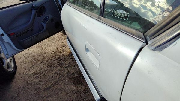 1994 Pontiac Bonneville Rear Door LH White — photo 2