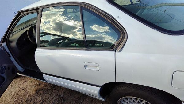 1994 Pontiac Bonneville Rear Door LH White — photo 1