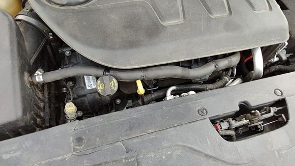 2015 Chrysler 200 Valve Cover 3.6L — photo 2