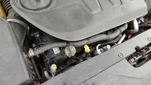 2015 Chrysler 200 Valve Cover 3.6L — photo 4