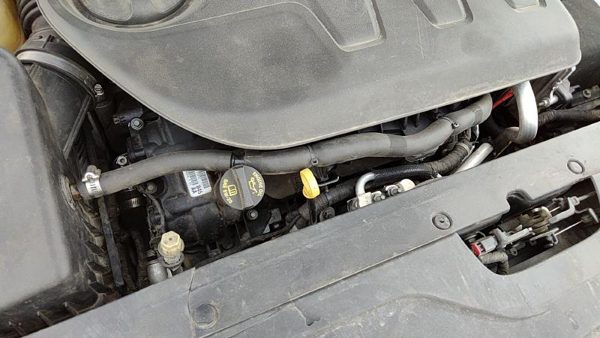 2015 Chrysler 200 Valve Cover 3.6L — photo 3