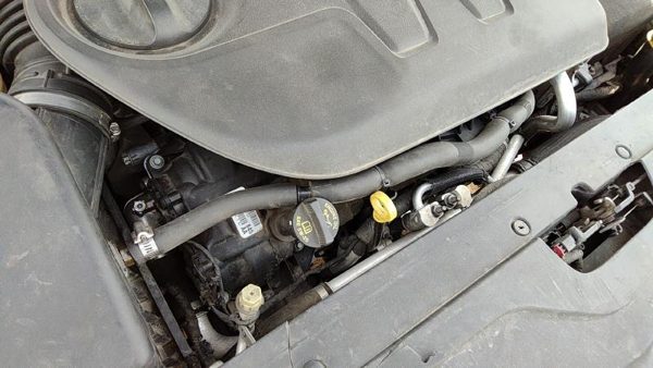 2015 Chrysler 200 Valve Cover 3.6L — photo 5