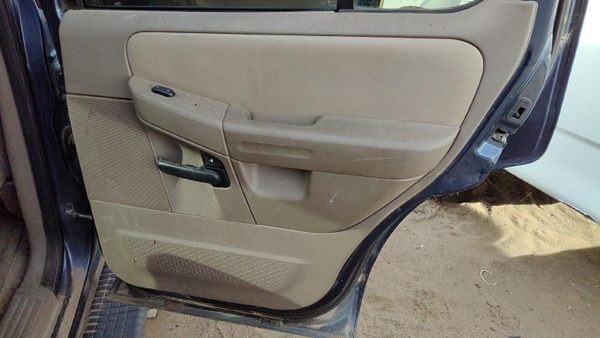 05 Ford Explorer Passenger Right Rear Door Trim Panel With Switches Back Tan Gp — photo 1