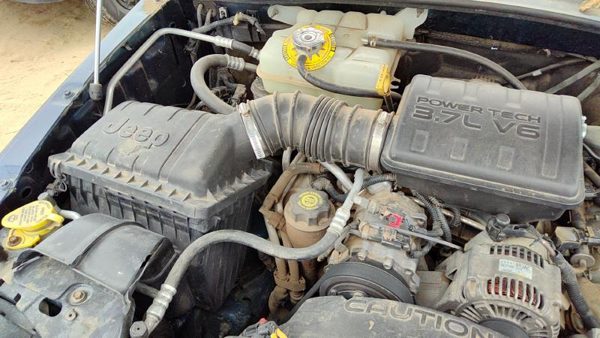 02-03 Jeep Liberty Complete Air Intake Cleaner Filter Box Housing With Tube 3.7L — photo 3