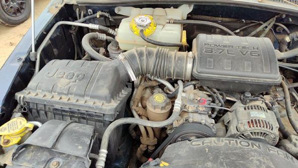 02-03 Jeep Liberty Complete Air Intake Cleaner Filter Box Housing With Tube 3.7L — photo 2