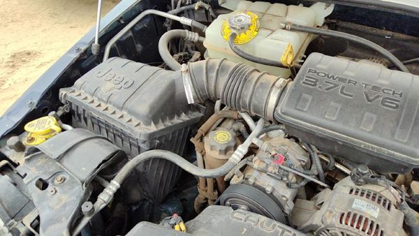02-03 Jeep Liberty Complete Air Intake Cleaner Filter Box Housing With Tube 3.7L — photo 4