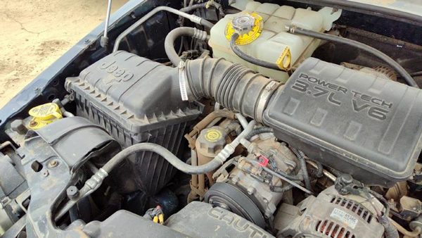 02-03 Jeep Liberty Complete Air Intake Cleaner Filter Box Housing With Tube 3.7L — photo 5