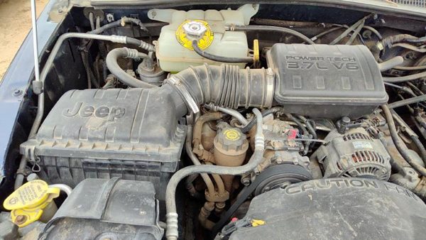 02-03 Jeep Liberty Complete Air Intake Cleaner Filter Box Housing With Tube 3.7L — photo 1