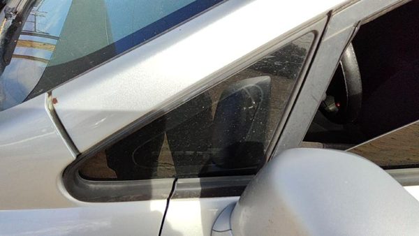2007-2011 Nissan Versa Driver Left Front Vent Window Side Glass Oem 76821Ed500 — photo 2