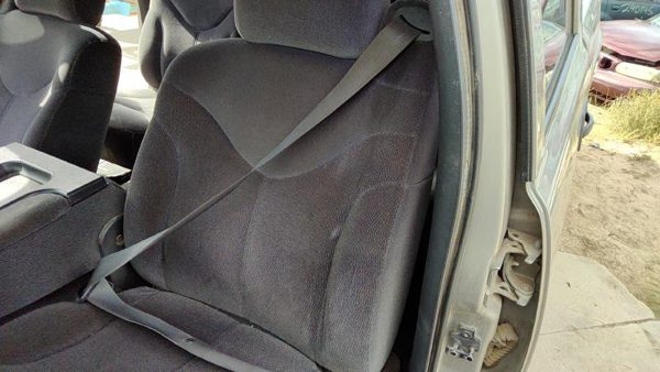 2002 GMC Sierra 2500 HD Front Seat Belt Graphite 12D 88956000 — photo 1
