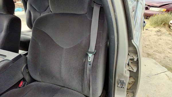 2002 GMC Sierra 2500 HD Front Seat Belt Graphite 12D 88956000 — photo 4