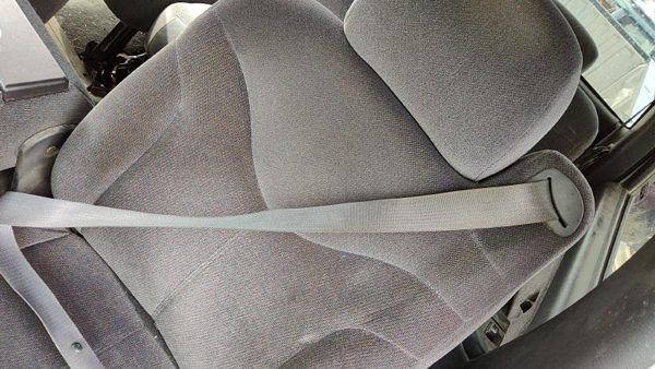2002 GMC Sierra 2500 HD Front Seat Belt Graphite 12D 88956000 — photo 2