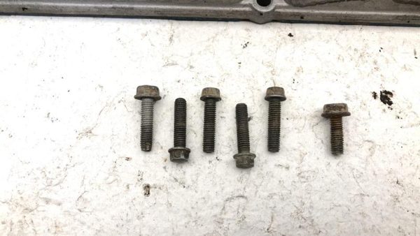 1996 Geo Tracker Valve Cover Oem 1.6l — photo 2
