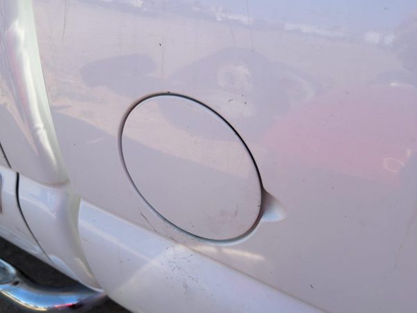 99-07 Silverado 2500 Fuel Tank Door With Hinge Gas Lid Oem Filler White 50U — photo 5