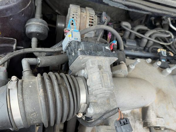 2005-2006 Chevy Equinox Throttle Body Valve Oem With Sensors 3.4L 12589308 — photo 2