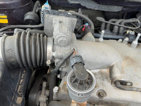 2005-2006 Chevy Equinox Throttle Body Valve Oem With Sensors 3.4L 12589308 — photo 1