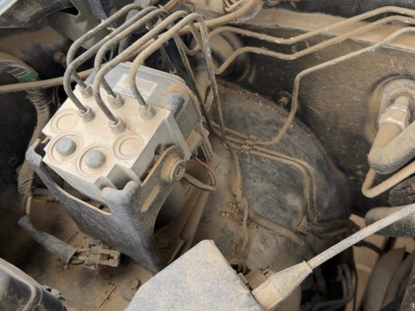 1998 Isuzu Rodeo Complete Anti Lock Brake Pump Unit Oem Abs Module Assembly 4X2 — photo 2